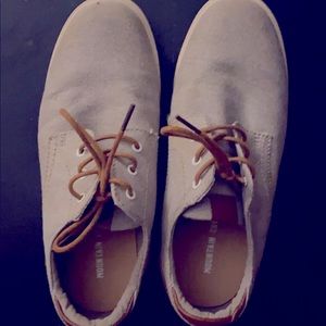 Boys shoes